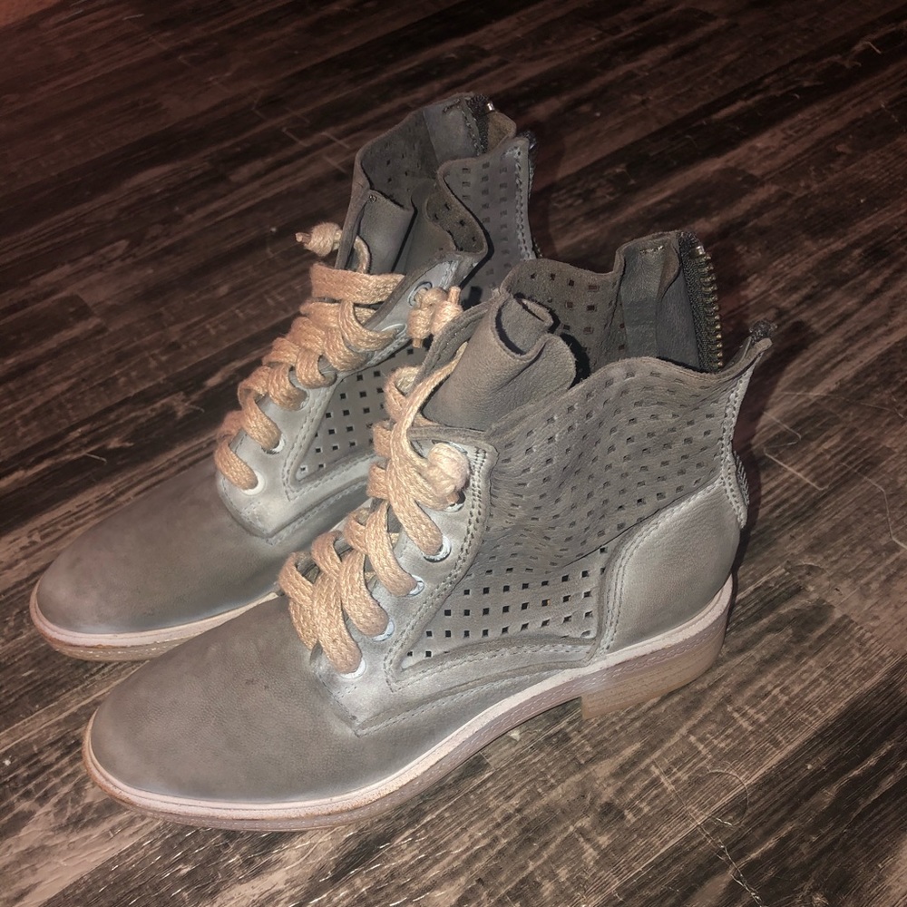 Dolce Vita Aldis style boots. Size 7. Smoke/gray.